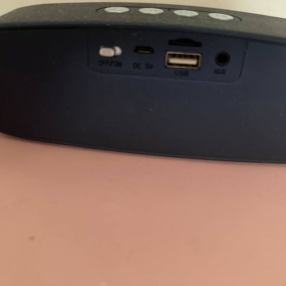 axGear Portable Bluetooth Speaker - Picture 3 of 4